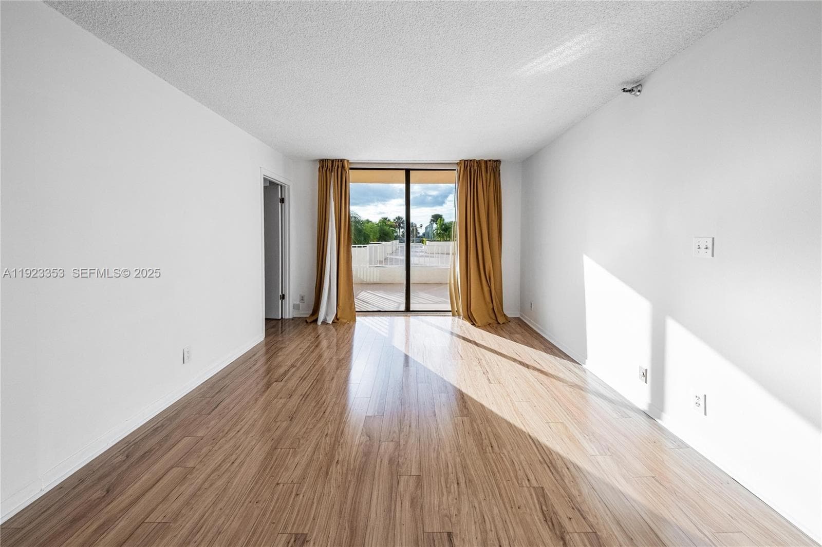 WINSTON TOWERS 700 CONDO · #307 in Sunny Isles Beach - Photo 3