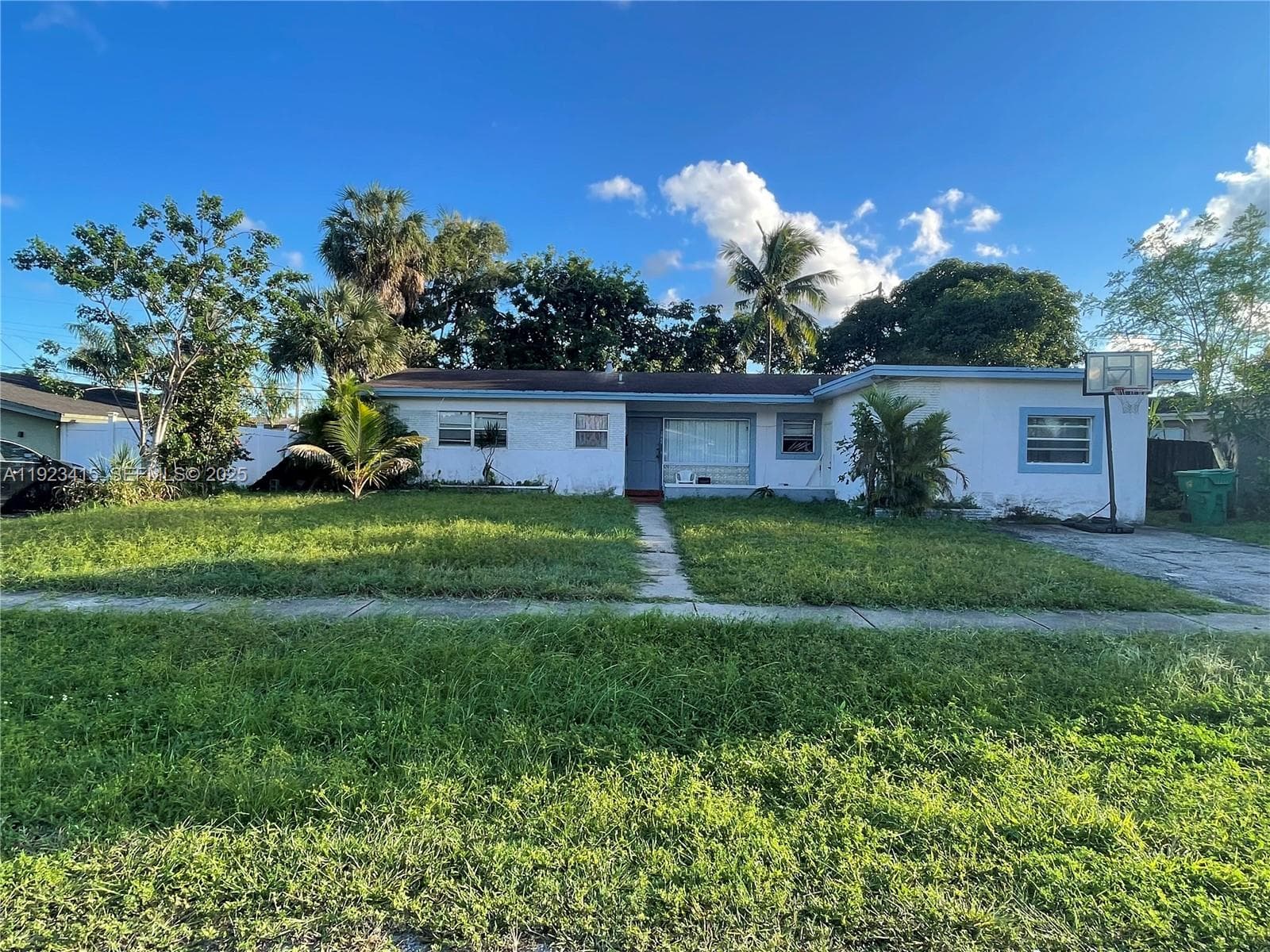 3880 NW 6th St photo 1