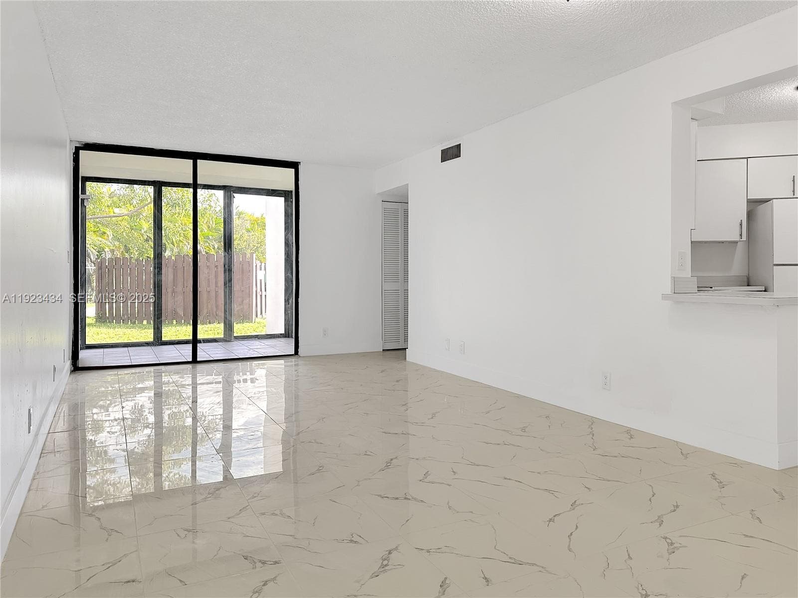 LAKE POINTE CONDOMINIUM N · #111 in Oakland Park - Photo 2