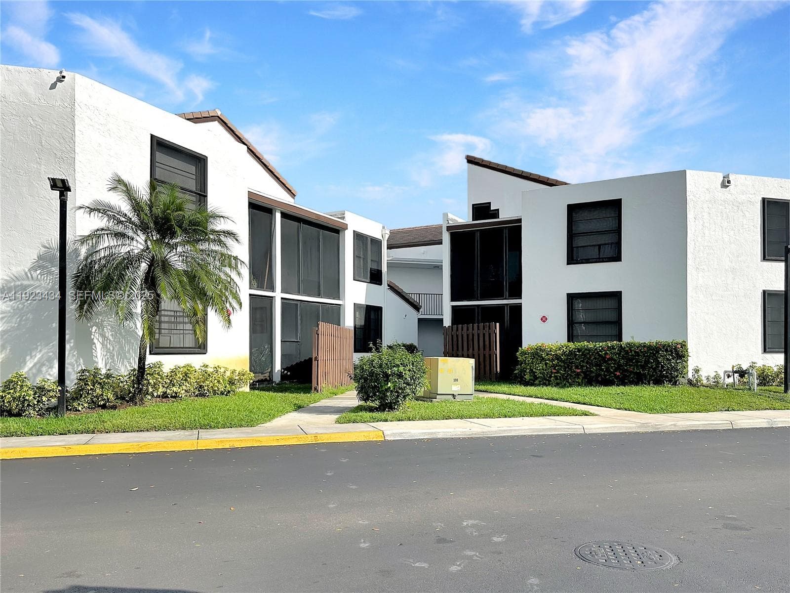 LAKE POINTE CONDOMINIUM N · #111 in Oakland Park - Photo 1
