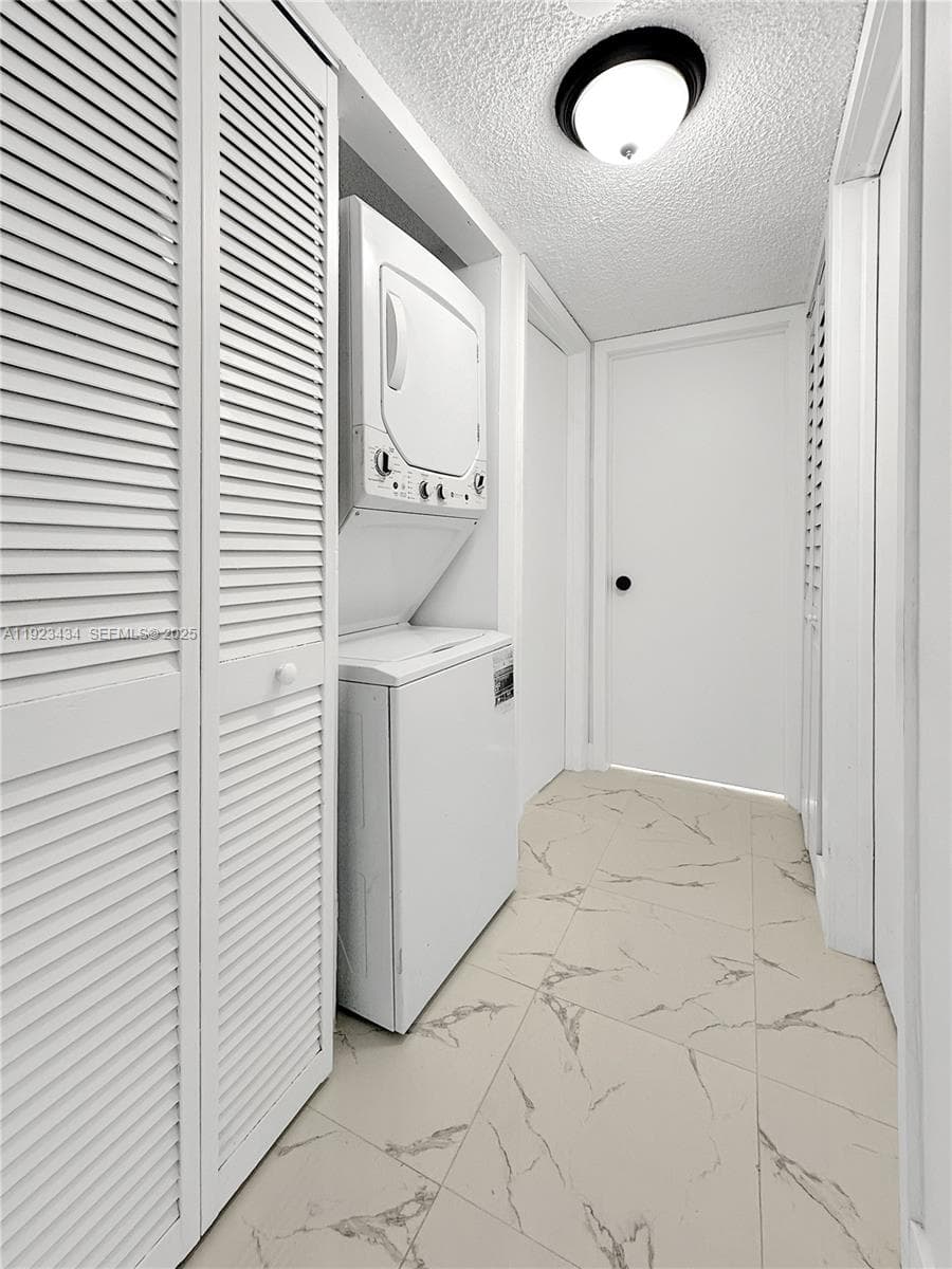 LAKE POINTE CONDOMINIUM N · #111 in Oakland Park - Photo 5
