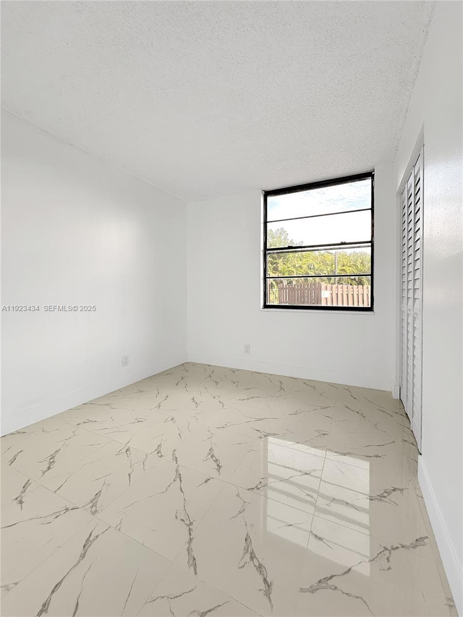 LAKE POINTE CONDOMINIUM N · #111 in Oakland Park - Photo 8