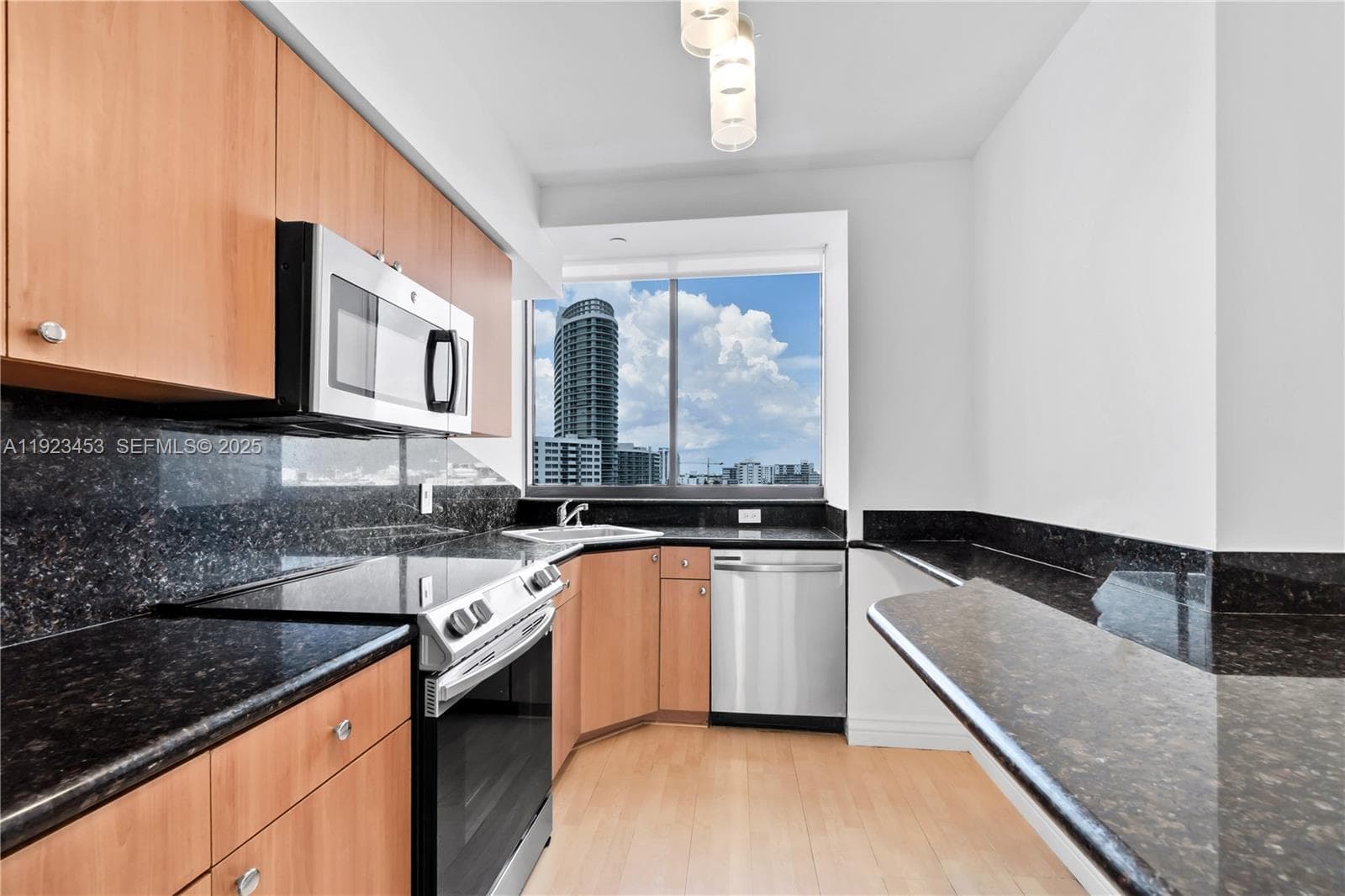 THE WAVERLY AT SOUTH BEAC · #1009 in Miami Beach - Photo 13