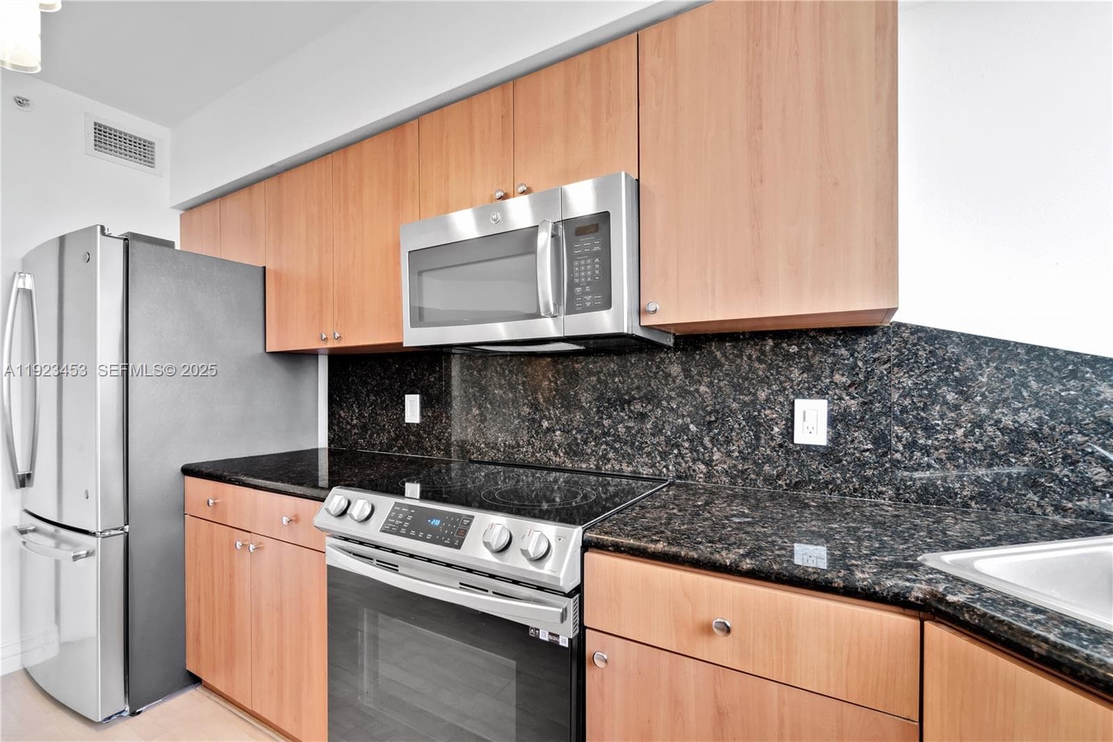 THE WAVERLY AT SOUTH BEAC · #1009 in Miami Beach - Photo 12