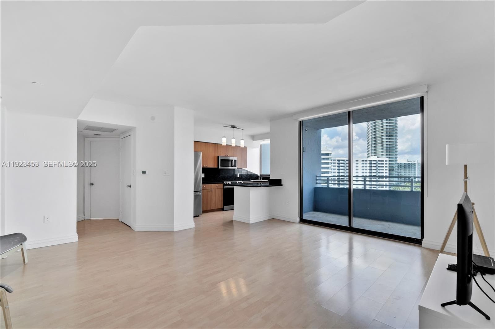 THE WAVERLY AT SOUTH BEAC · #1009 in Miami Beach - Photo 7