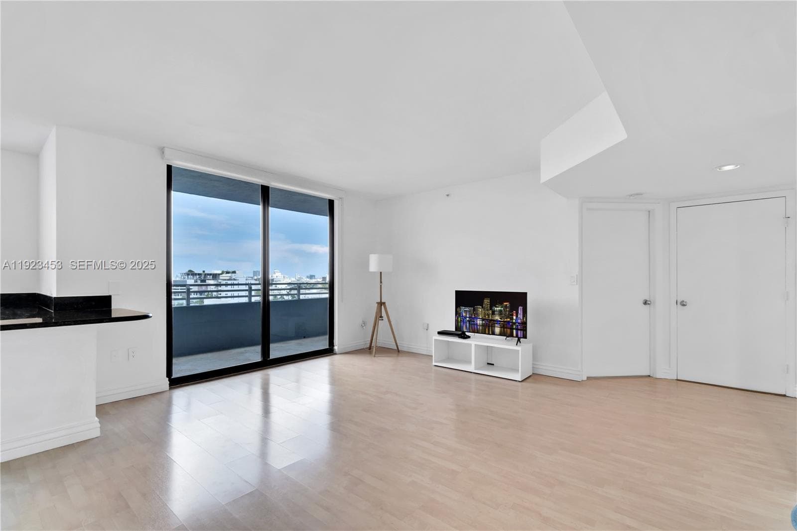 THE WAVERLY AT SOUTH BEAC · #1009 in Miami Beach - Photo 9