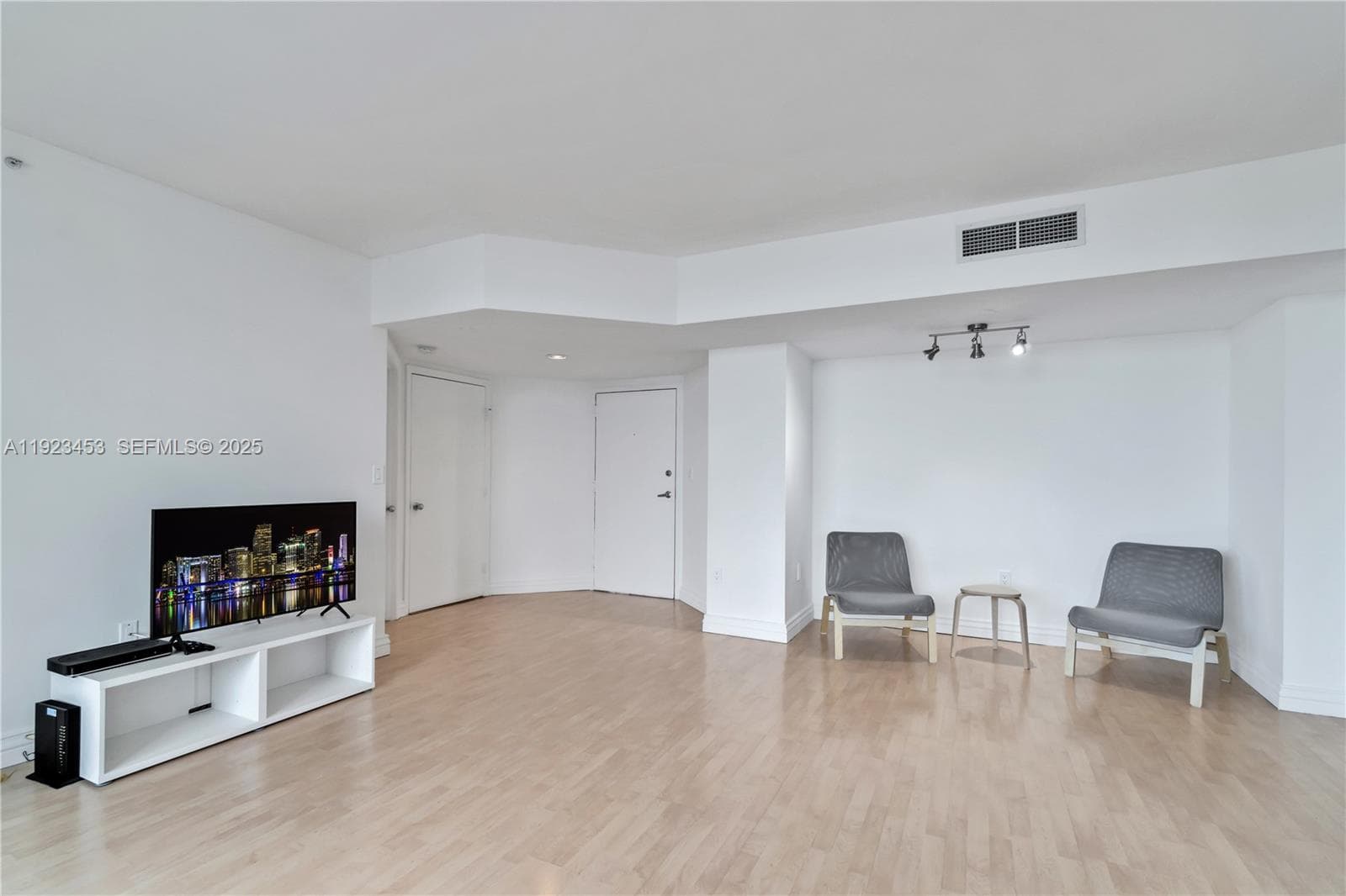 THE WAVERLY AT SOUTH BEAC · #1009 in Miami Beach - Photo 10