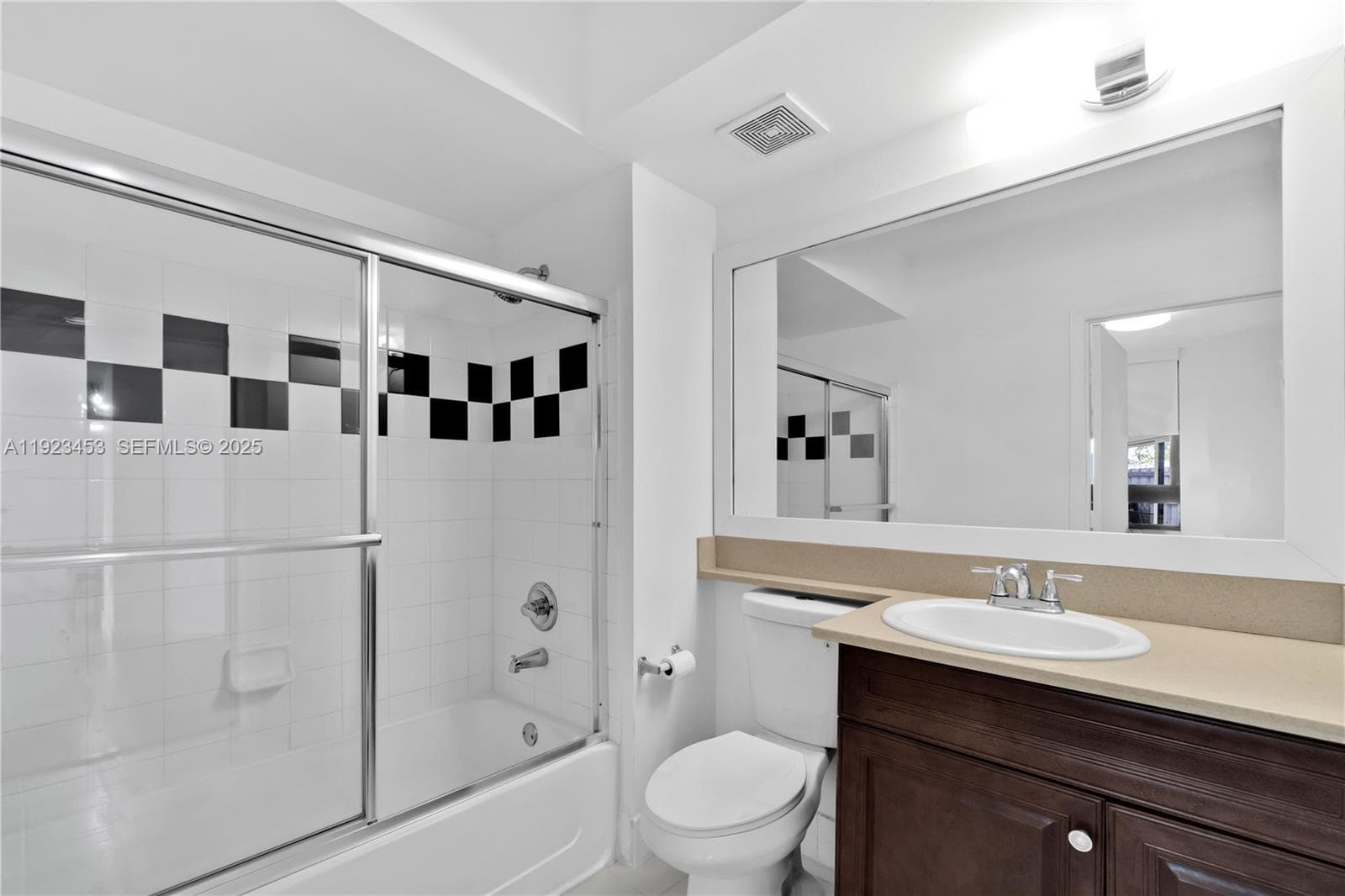 2nd Bathroom/Guest