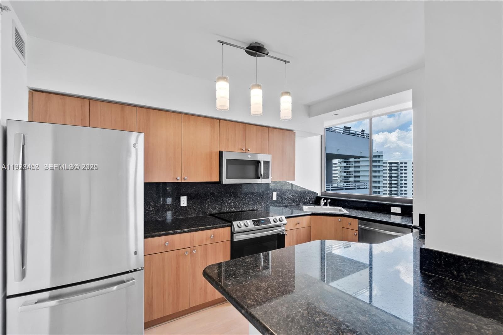 THE WAVERLY AT SOUTH BEAC · #1009 in Miami Beach - Photo 11