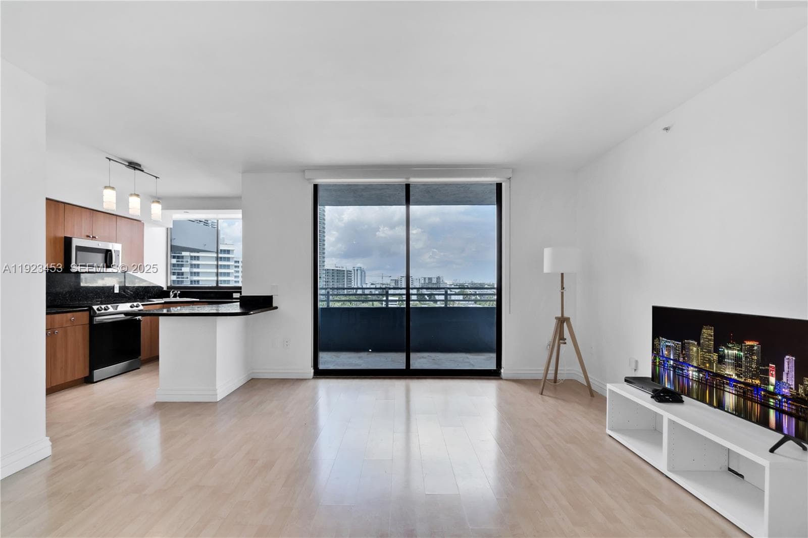 THE WAVERLY AT SOUTH BEAC · #1009 in Miami Beach - Photo 8