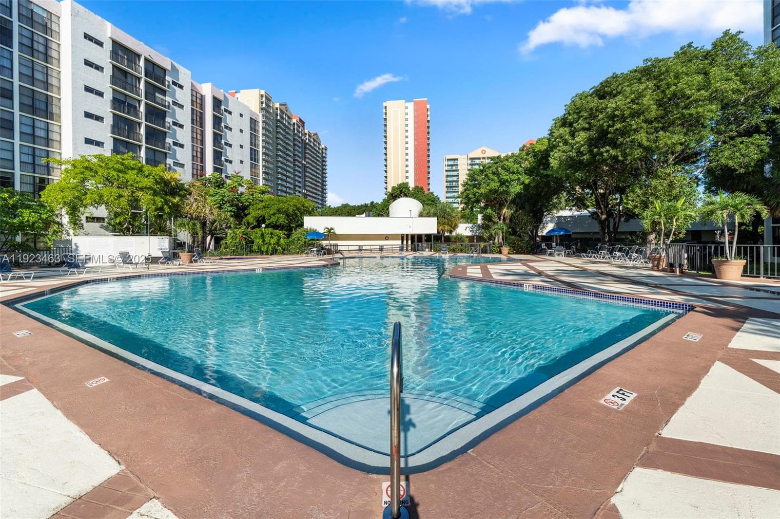 PLAZA OF AMERICAS CONDO · #107 in Sunny Isles Beach - Photo 30