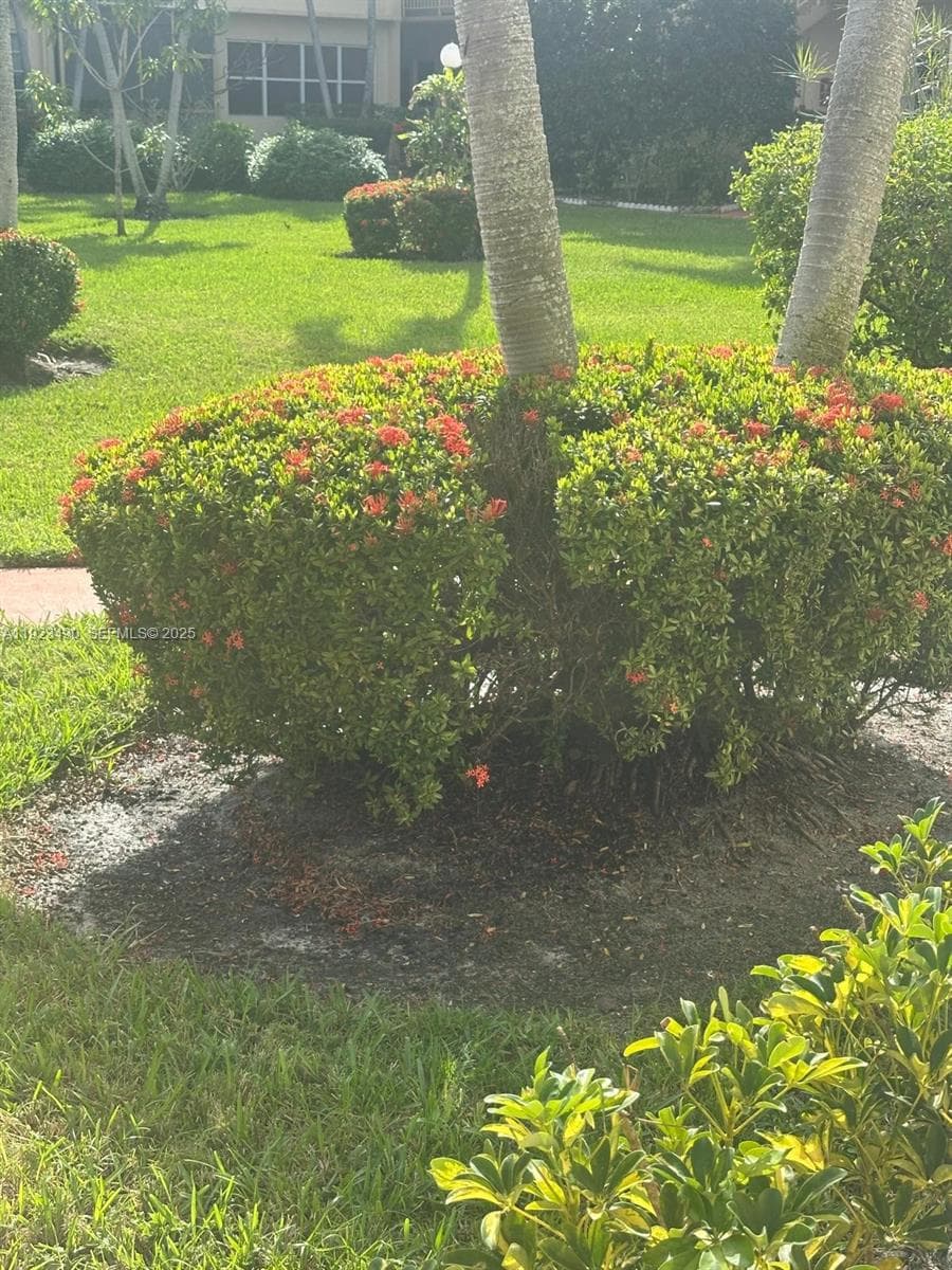 IRVINGTON GARDENS CONDO · #305 in Hallandale Beach - Photo 27