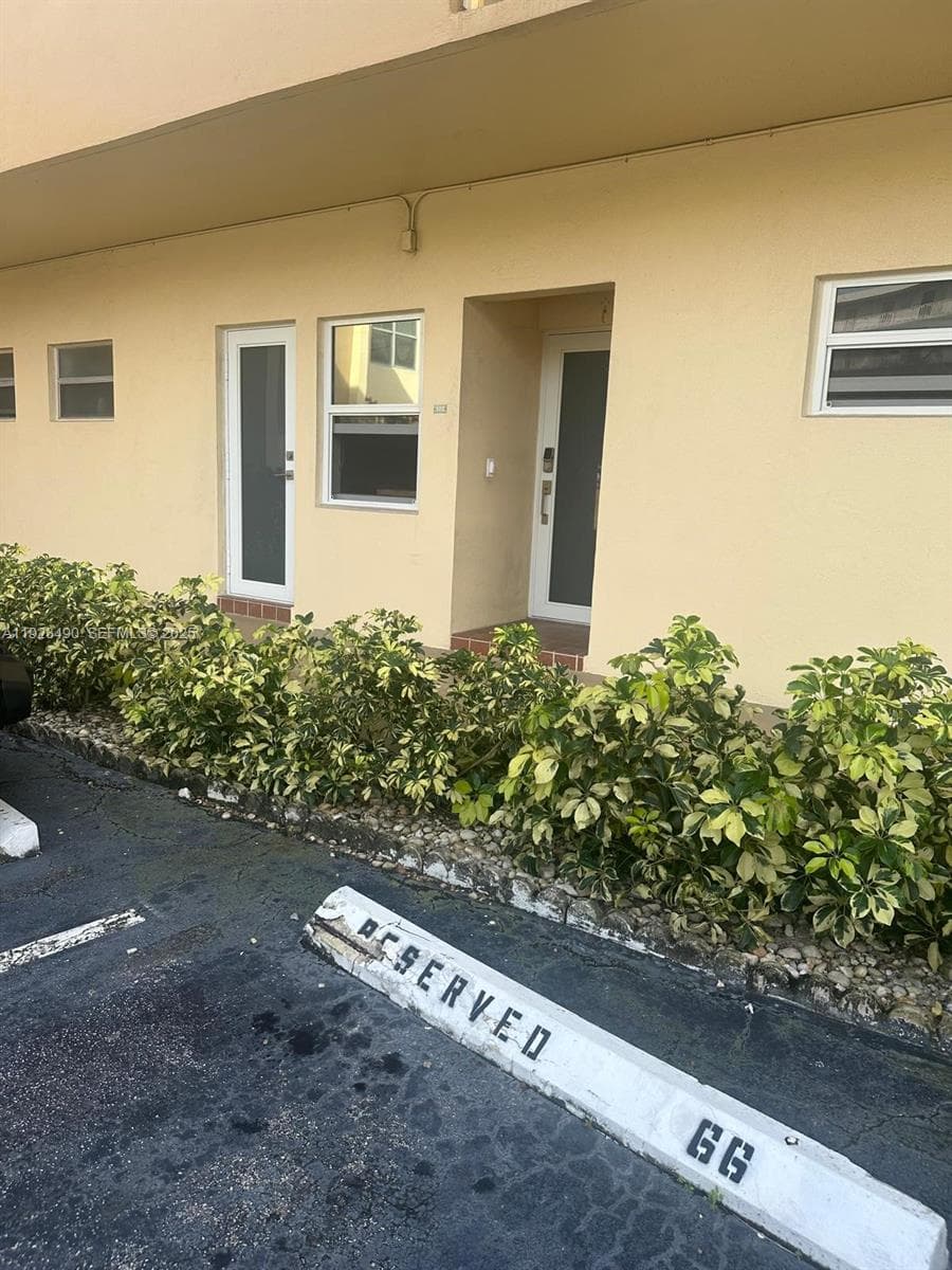 IRVINGTON GARDENS CONDO · #305 in Hallandale Beach - Photo 42
