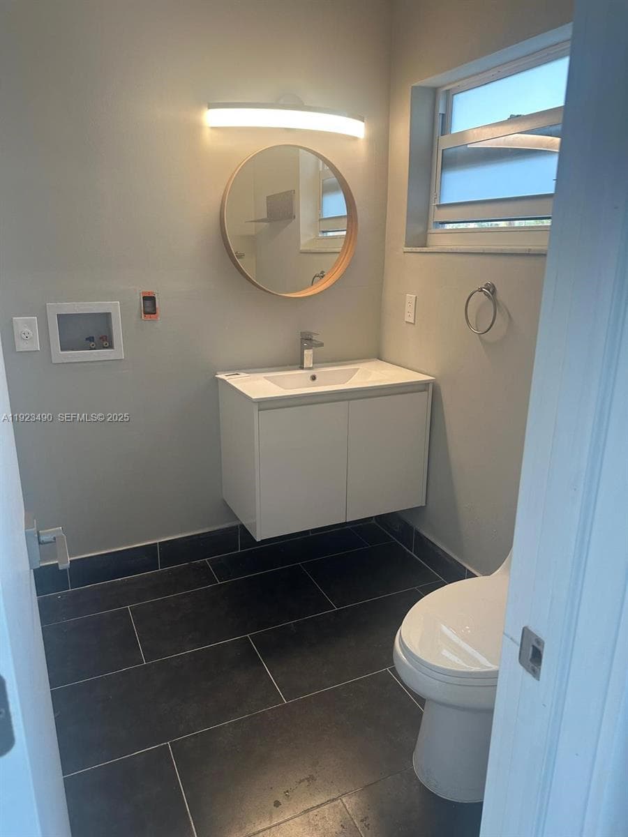 IRVINGTON GARDENS CONDO · #305 in Hallandale Beach - Photo 5