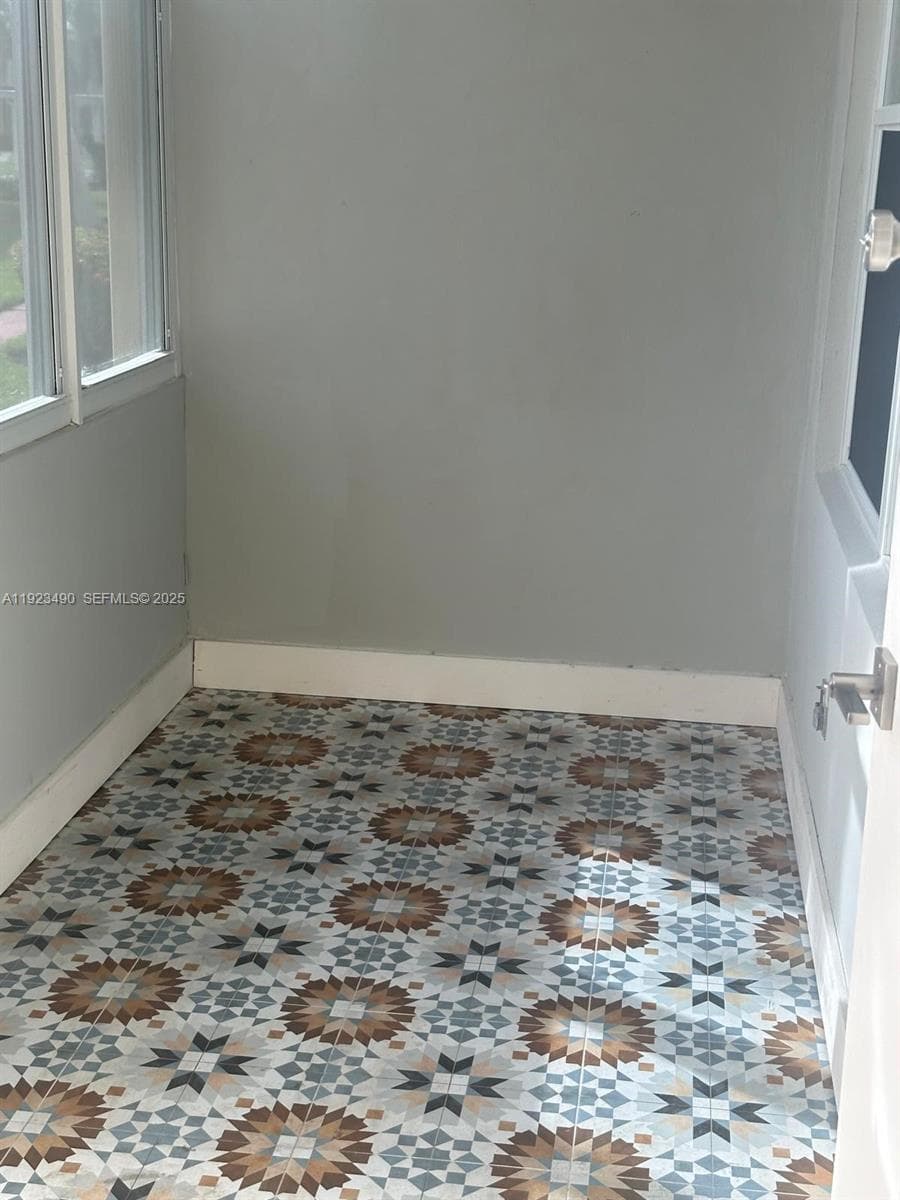 IRVINGTON GARDENS CONDO · #305 in Hallandale Beach - Photo 30