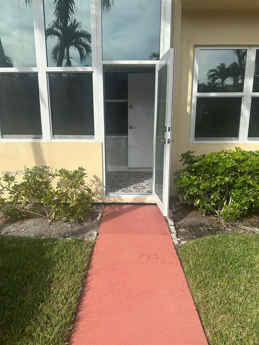 IRVINGTON GARDENS CONDO · #305 in Hallandale Beach - Photo 19