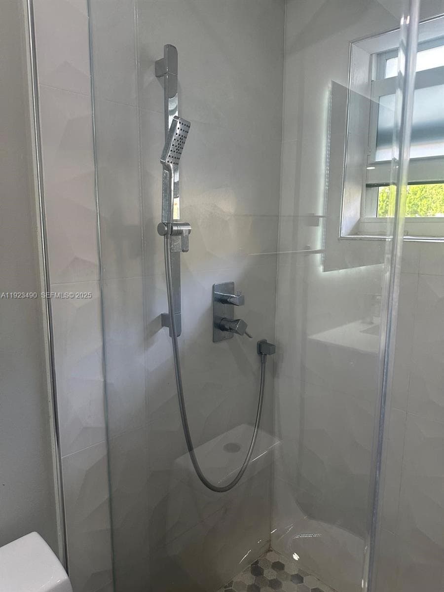 IRVINGTON GARDENS CONDO · #305 in Hallandale Beach - Photo 8