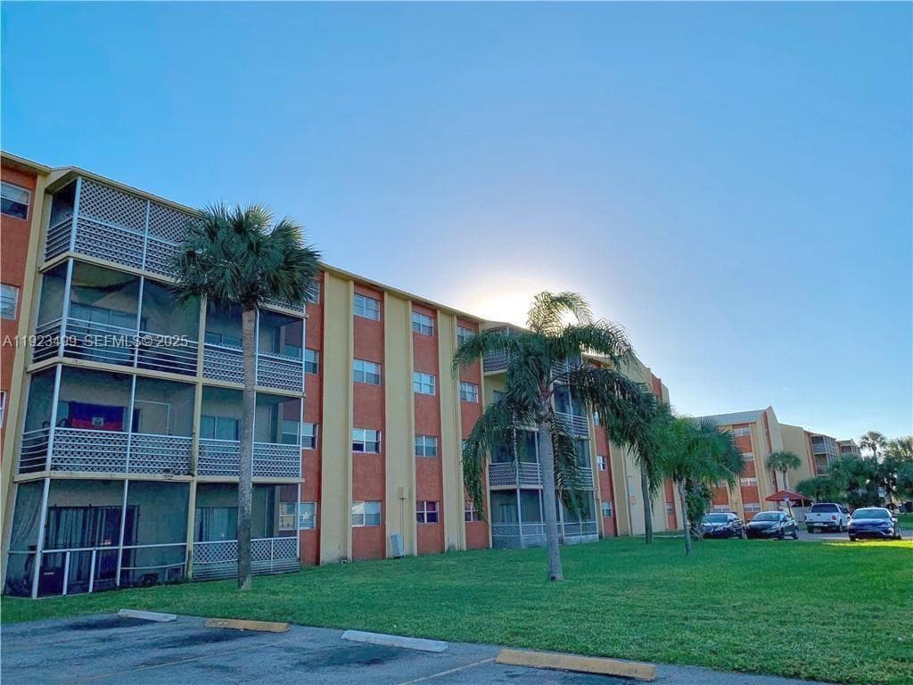 SUNSET HILLS I CONDO · #205 in Lauderdale Lakes - Photo 16