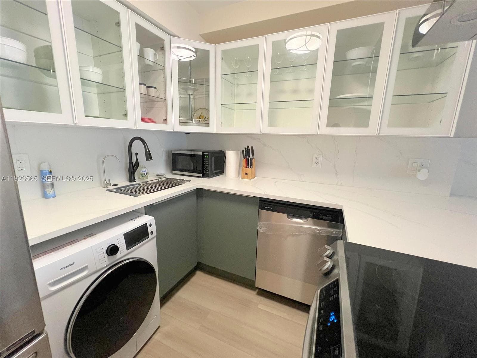 EASTERN SHORES WHITE HOUS · #104 in North Miami Beach - Photo 10