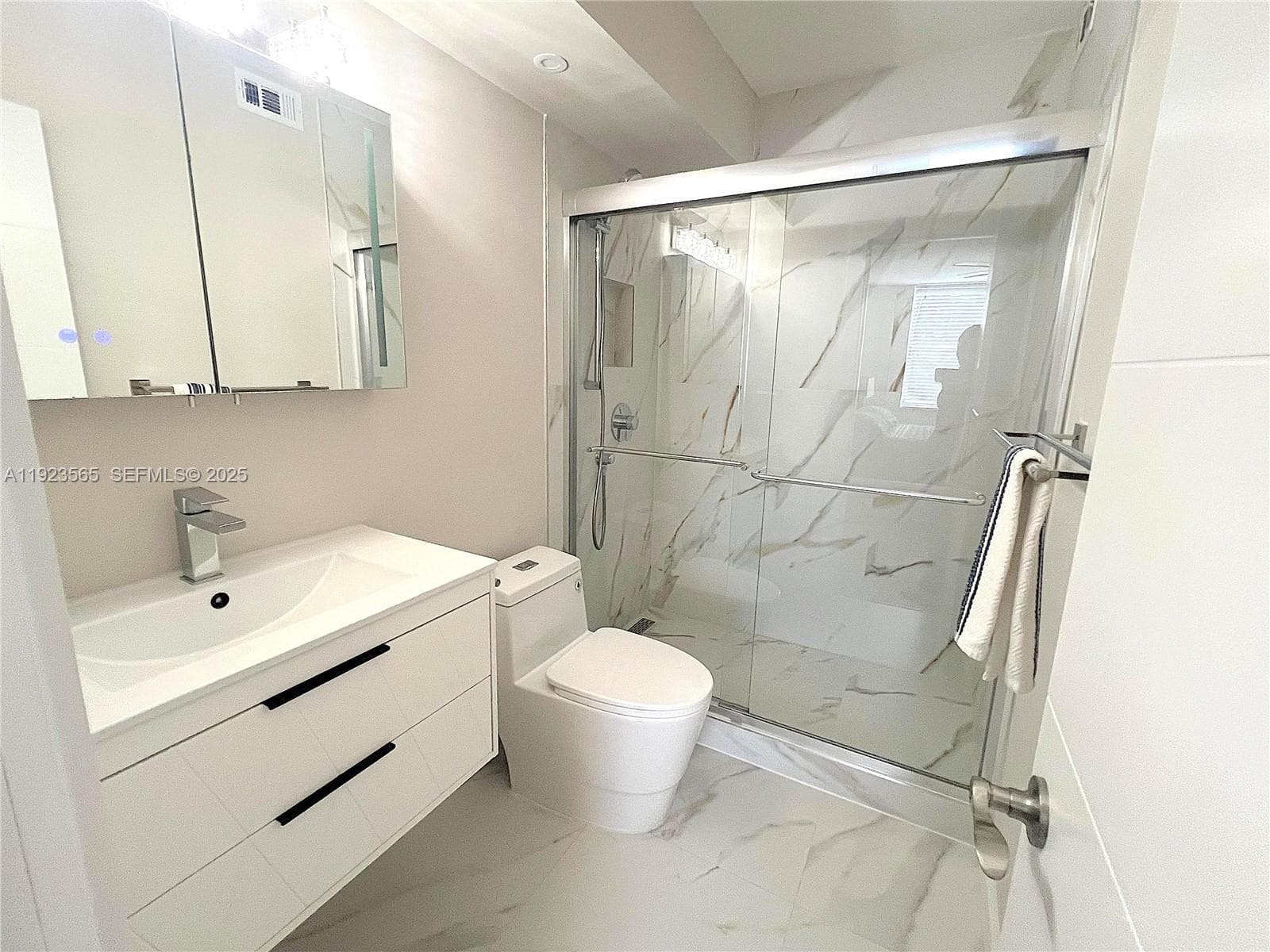 EASTERN SHORES WHITE HOUS · #104 in North Miami Beach - Photo 15