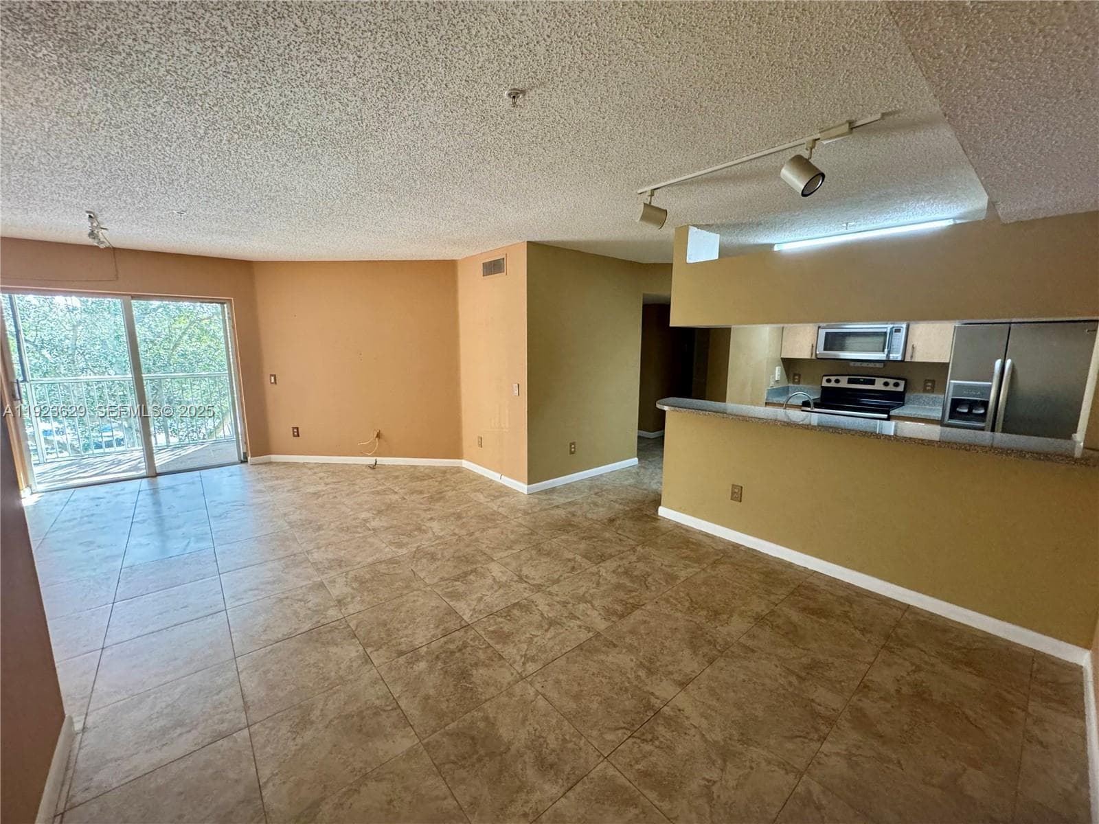 PINEHURST CLUB CONDO · #5-307 in Hollywood - Photo 3