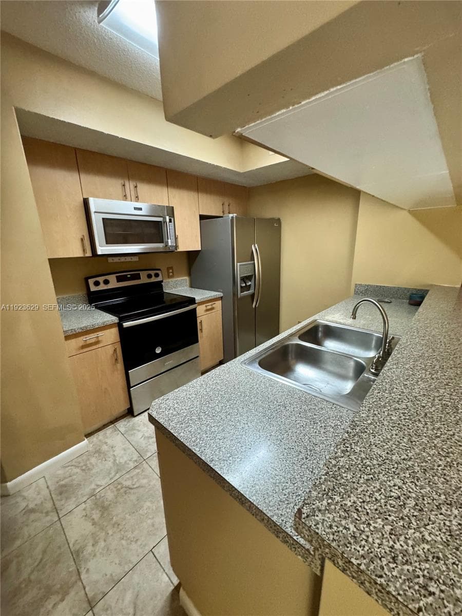 PINEHURST CLUB CONDO · #5-307 in Hollywood - Photo 1