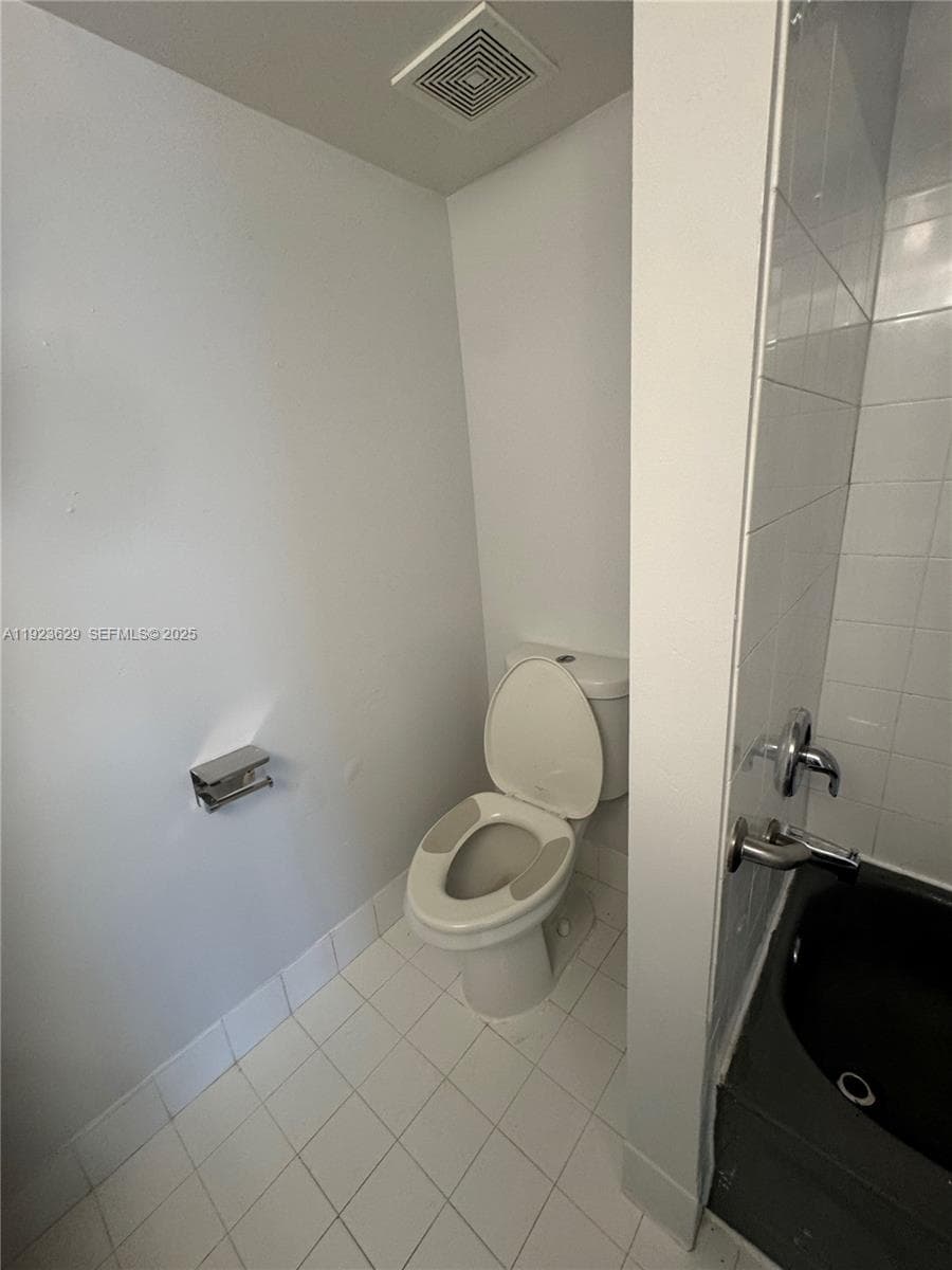 PINEHURST CLUB CONDO · #5-307 in Hollywood - Photo 14