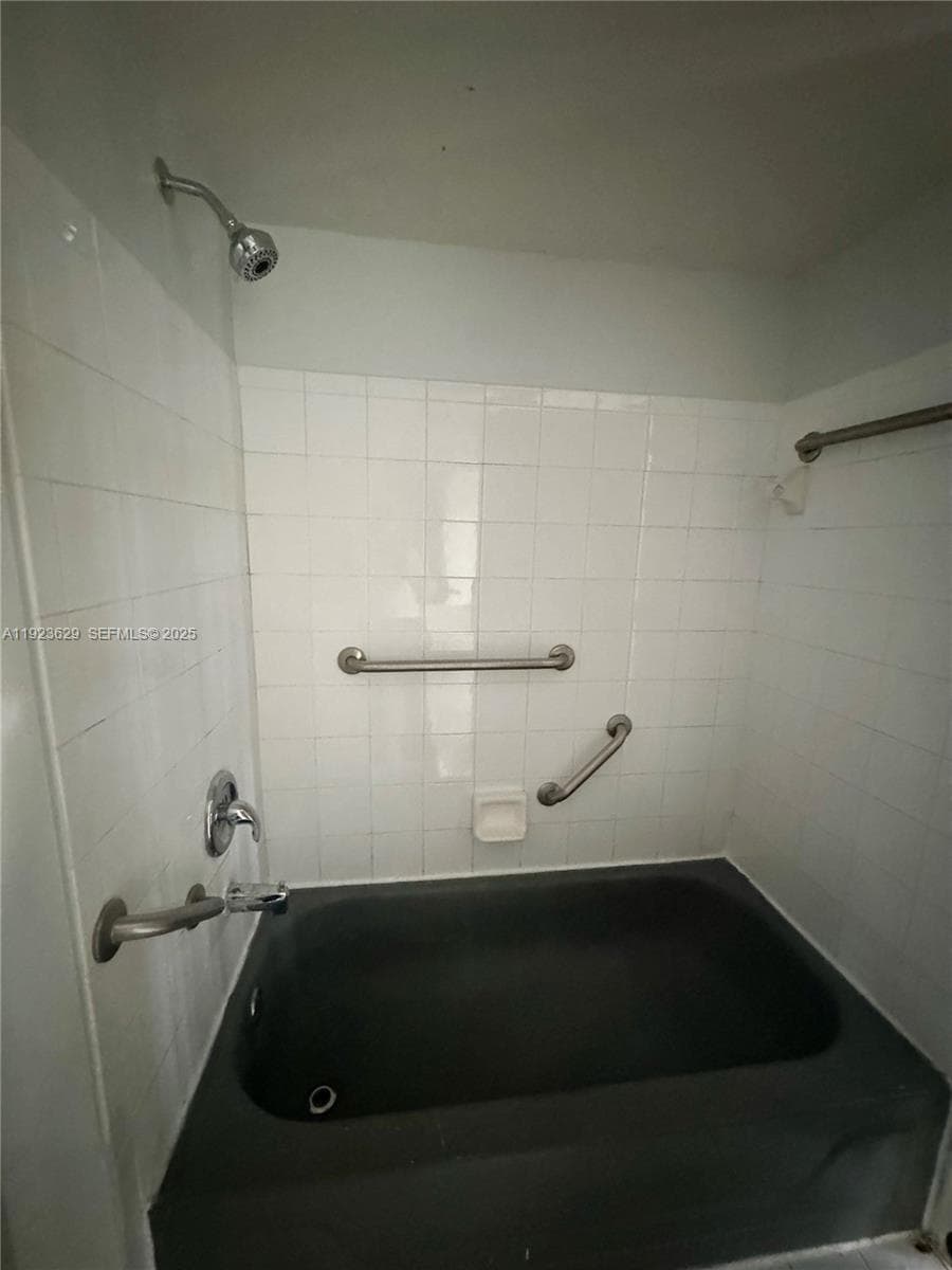 PINEHURST CLUB CONDO · #5-307 in Hollywood - Photo 15