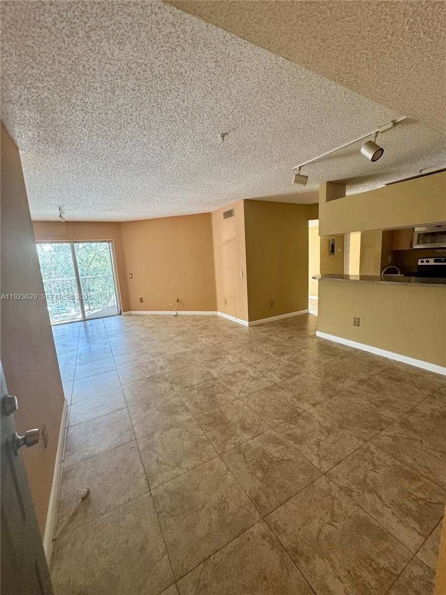 PINEHURST CLUB CONDO · #5-307 in Hollywood - Photo 4