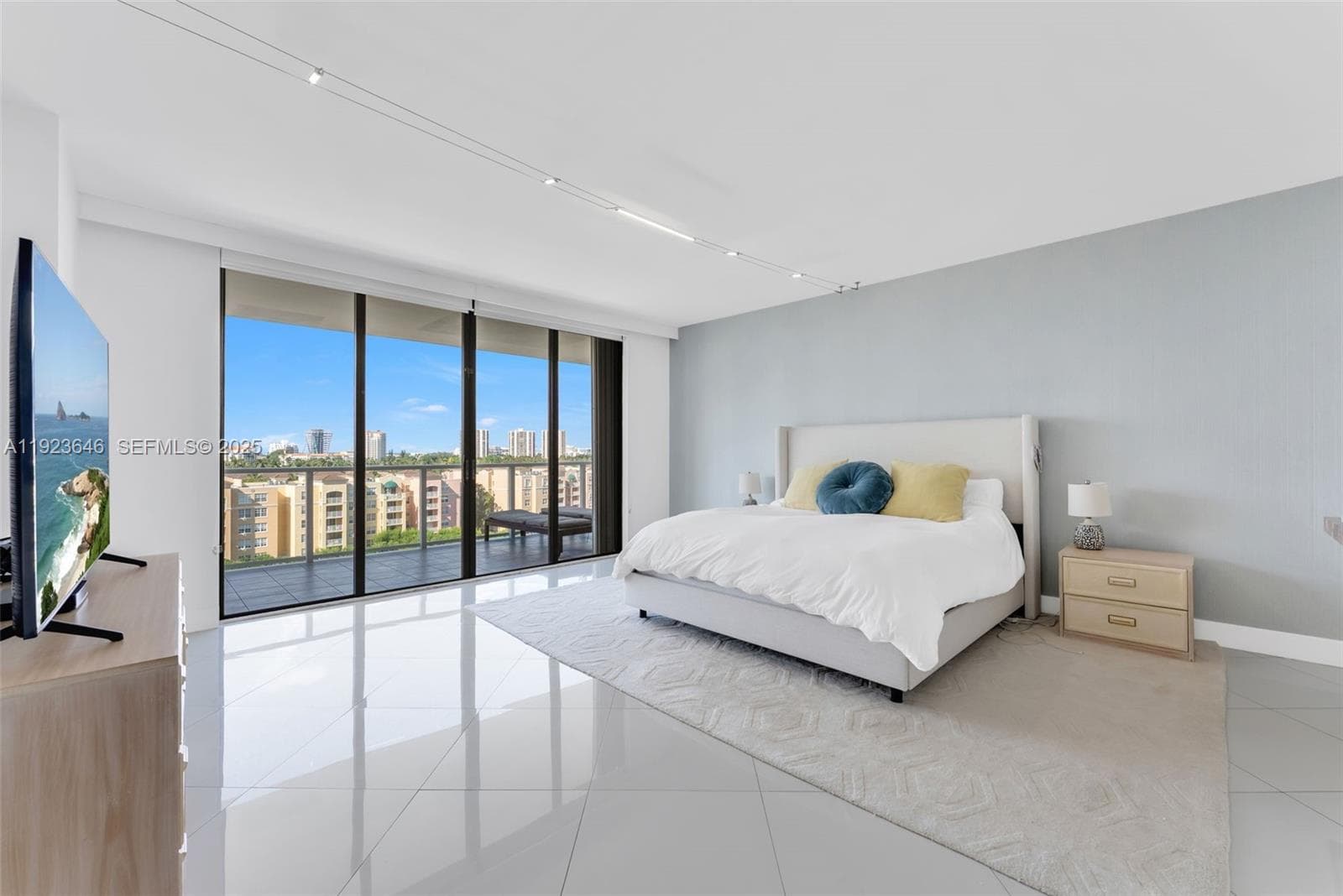 MARINA TOWER CONDO · #7D in Aventura - Photo 2