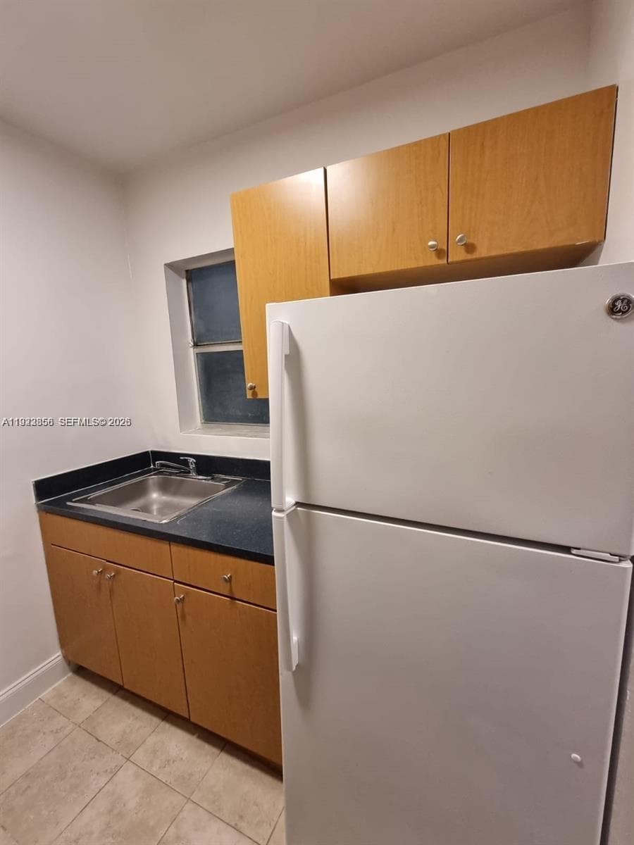 BISCAYNE COVE CONDO · #112 in Miami - Photo 3