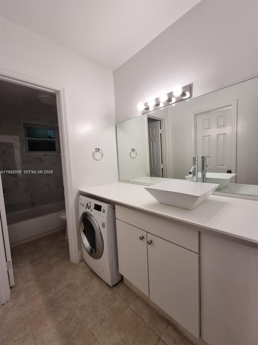 BISCAYNE COVE CONDO · #112 in Miami - Photo 8