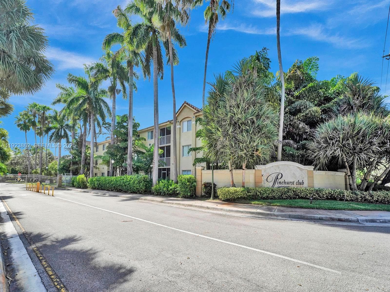 PINEHURST CLUB CONDO · #4-306 in Hollywood - Photo 27