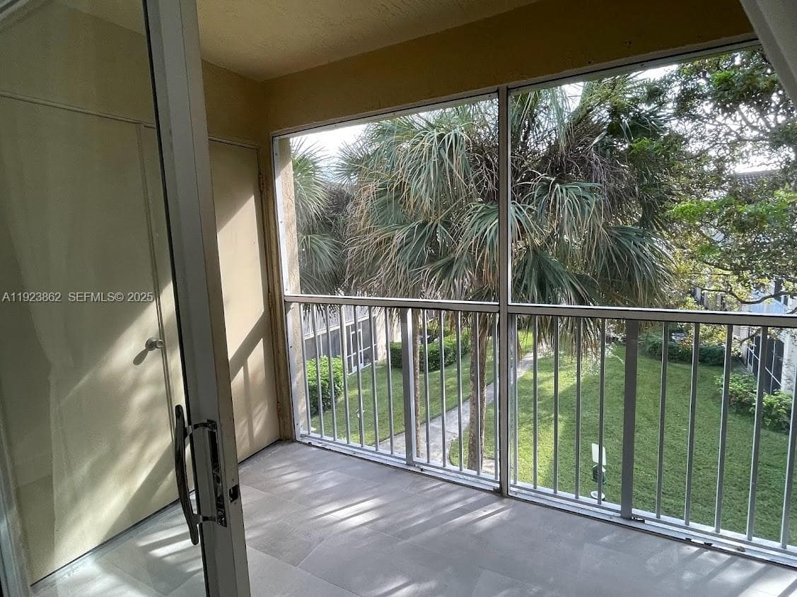 PINEHURST CLUB CONDO · #4-306 in Hollywood - Photo 24