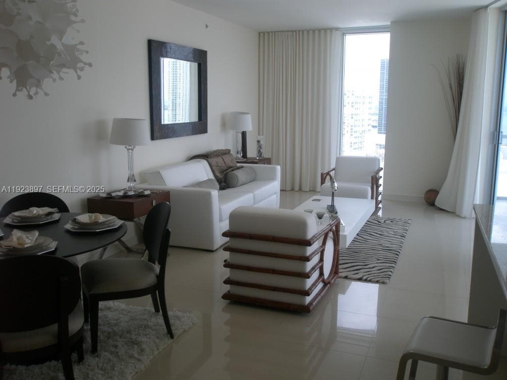 Latitude on the River · #1612 in Miami - Photo 2
