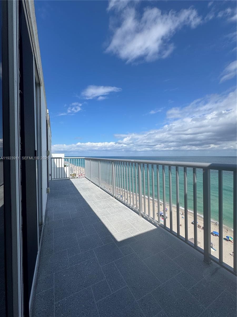 PRIVATE BALCONY