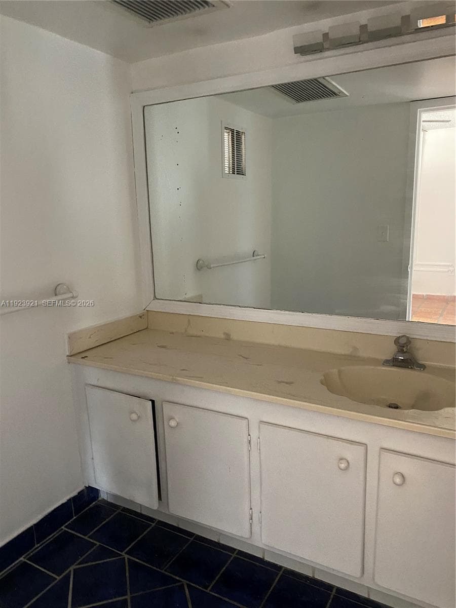 CRICKET CLUBHOUSE CONDO · #405 in Miami - Photo 16