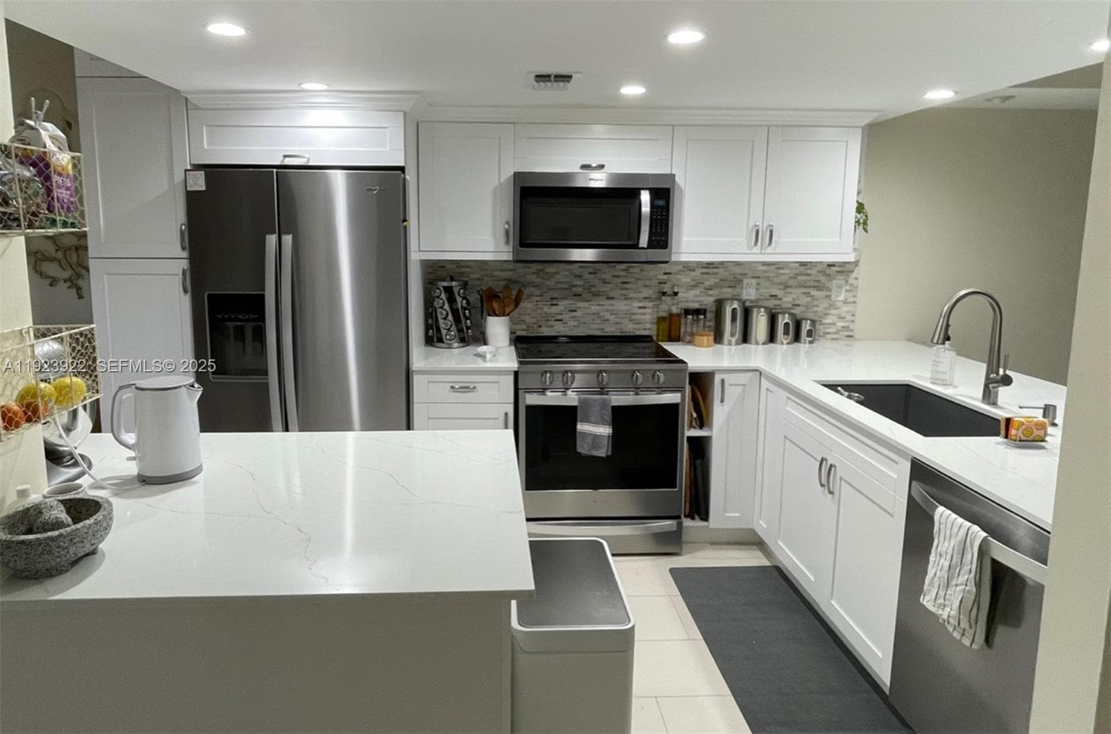 OCEAN BAY CLUB CONDO · #28 in Lauderdale By The Sea - Photo 1