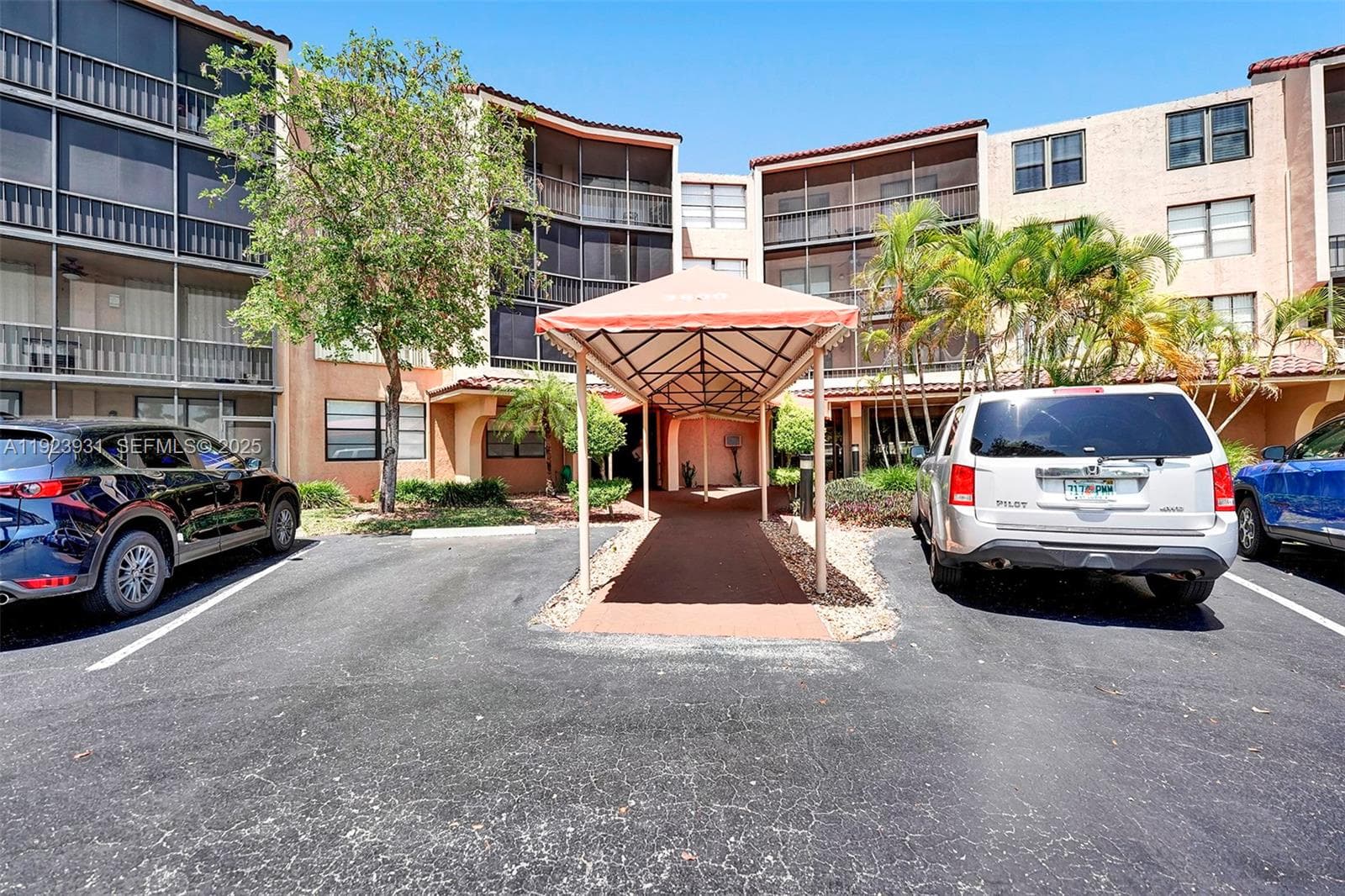 EMERALD HILLS · #206 in Hollywood - Photo 23
