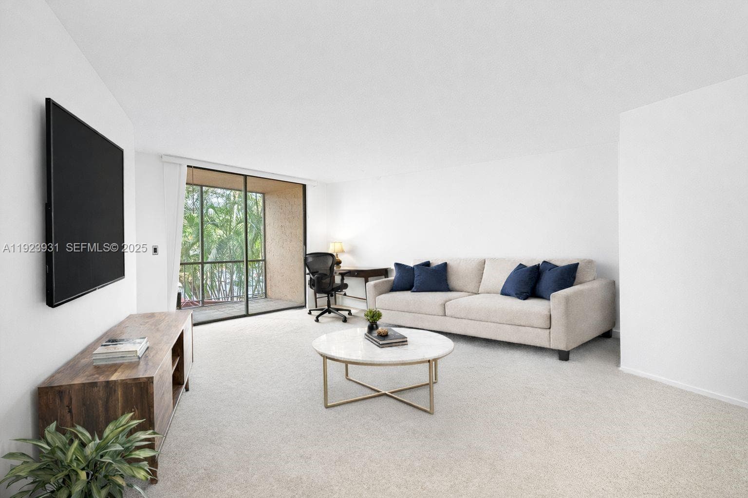 EMERALD HILLS · #206 in Hollywood - Photo 2