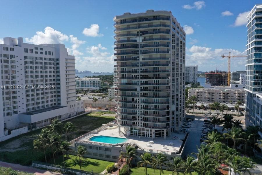 THE STERLING CONDO · #909 in Miami Beach - Photo 17