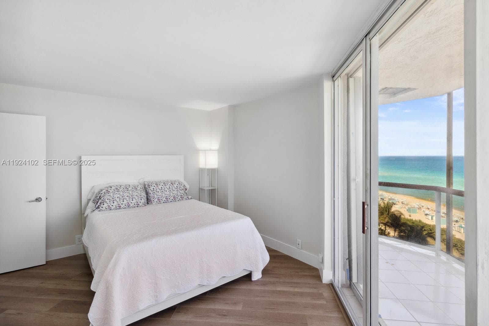 THE STERLING CONDO · #909 in Miami Beach - Photo 9