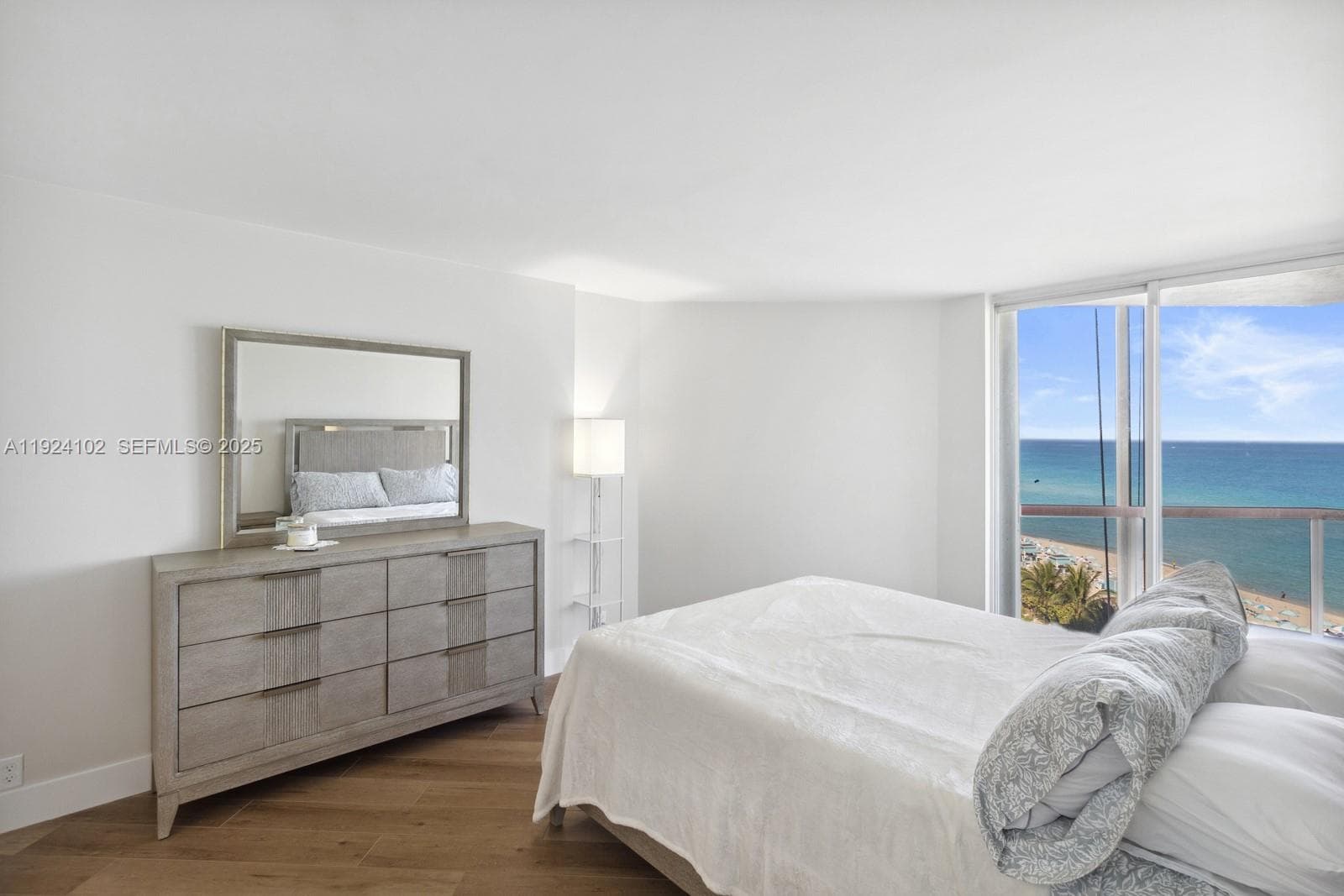 THE STERLING CONDO · #909 in Miami Beach - Photo 15