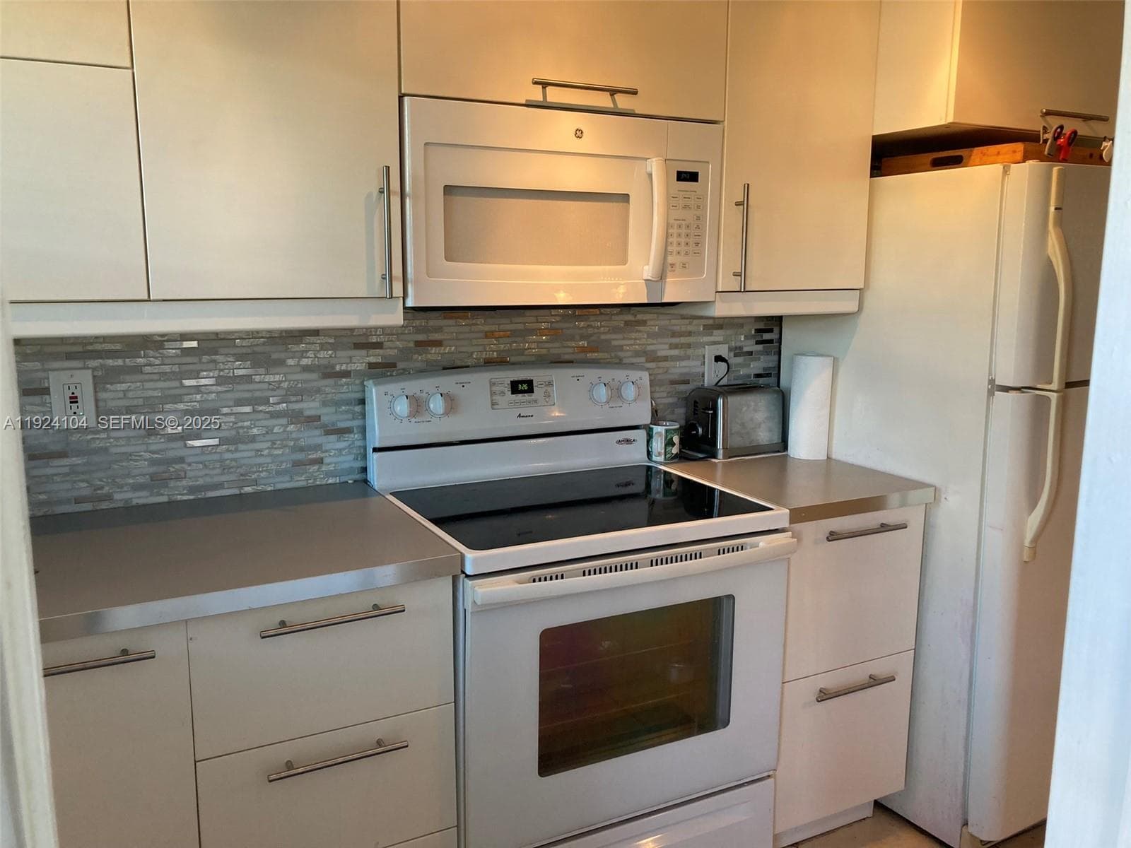 Beverly Hills Condo · #N117 in Hollywood - Photo 5
