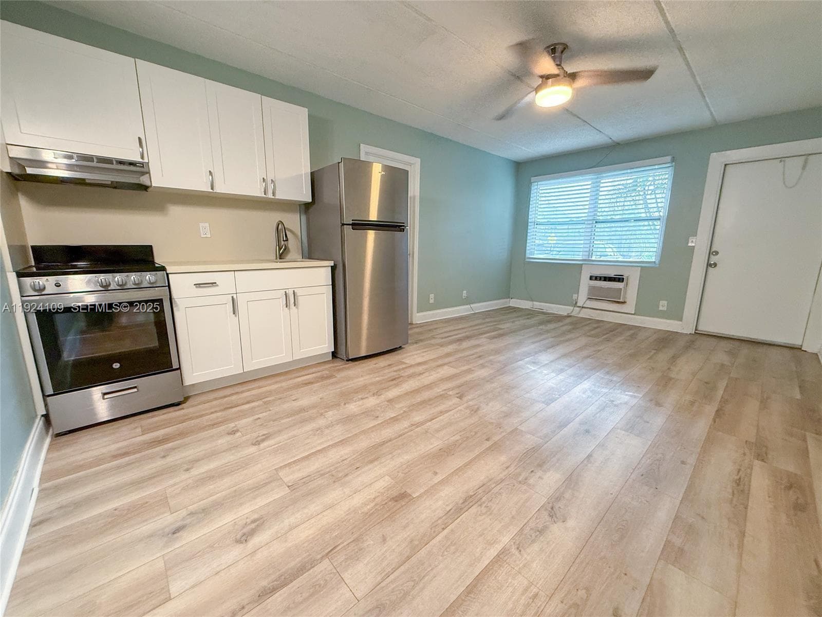 CANAL GROVES CONDO · #105 in Dania Beach - Photo 2