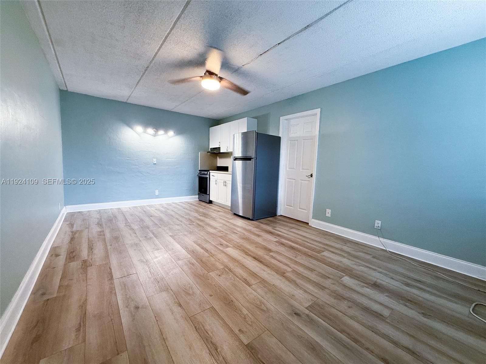 CANAL GROVES CONDO · #105 in Dania Beach - Photo 3