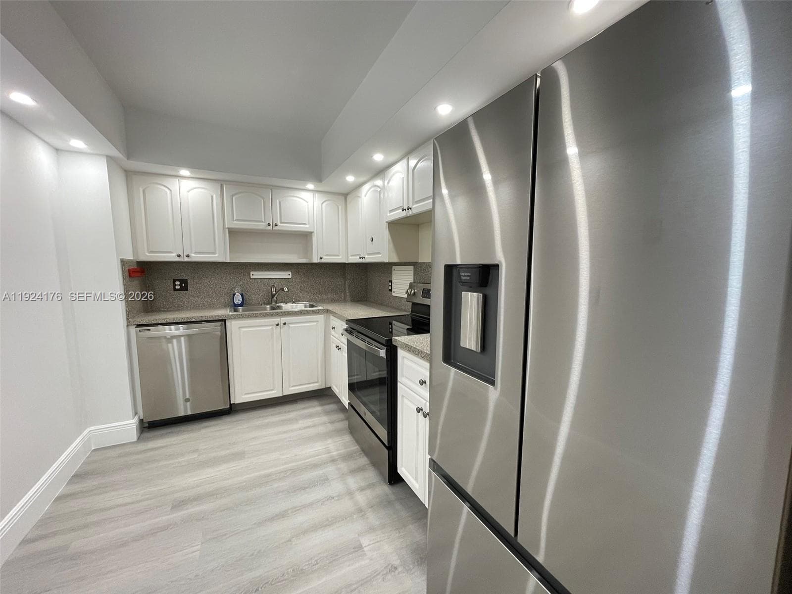 EMERALD HILLS C C APTS CO · #308 in Hollywood - Photo 2