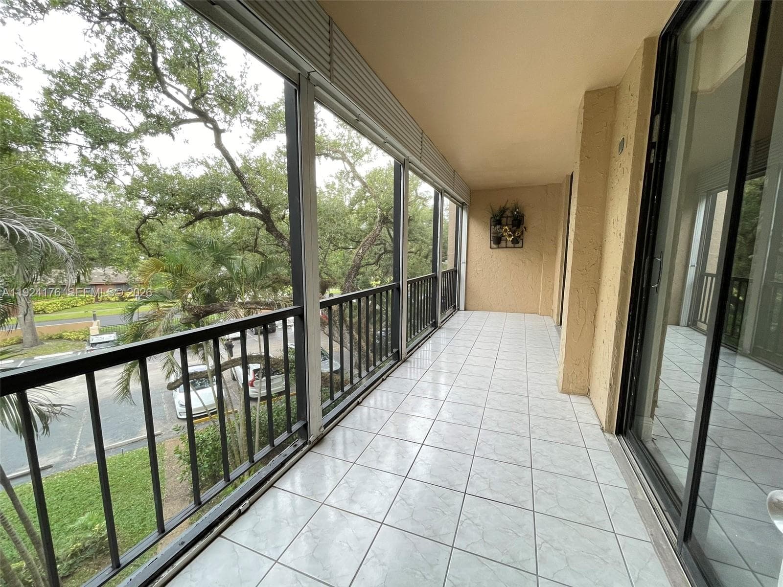 EMERALD HILLS C C APTS CO · #308 in Hollywood - Photo 6