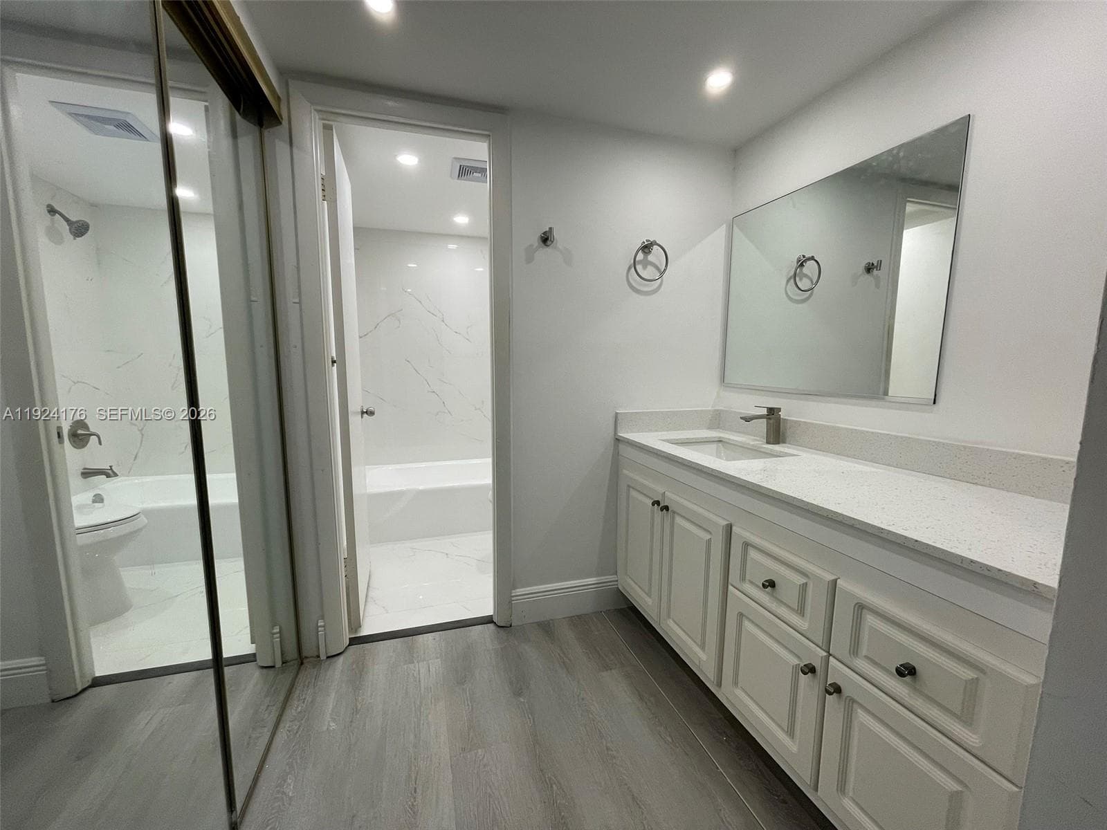 EMERALD HILLS C C APTS CO · #308 in Hollywood - Photo 13