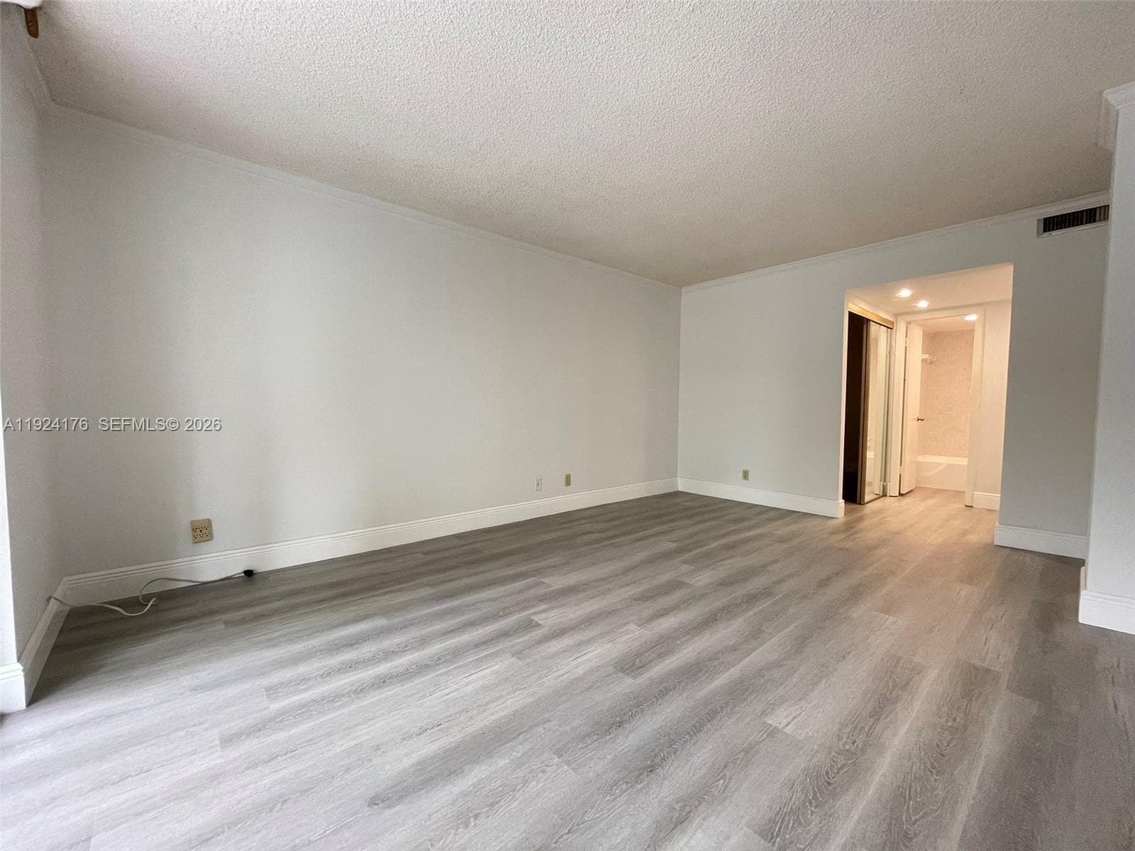 EMERALD HILLS C C APTS CO · #308 in Hollywood - Photo 12